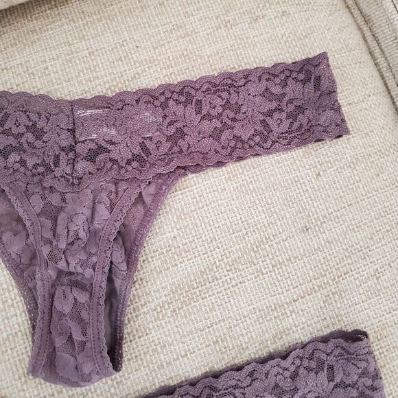 HANKY PANKY SIGNATURE LACE LOW RISE THONG 3pack - Picture 8 of 11